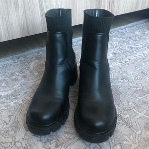 Steve Madden Hutch Boots Size 8